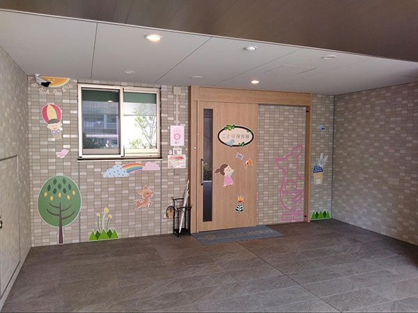 「ローレルスクエアosaka link」近くにある「ことり保育園」（筆者撮影）
