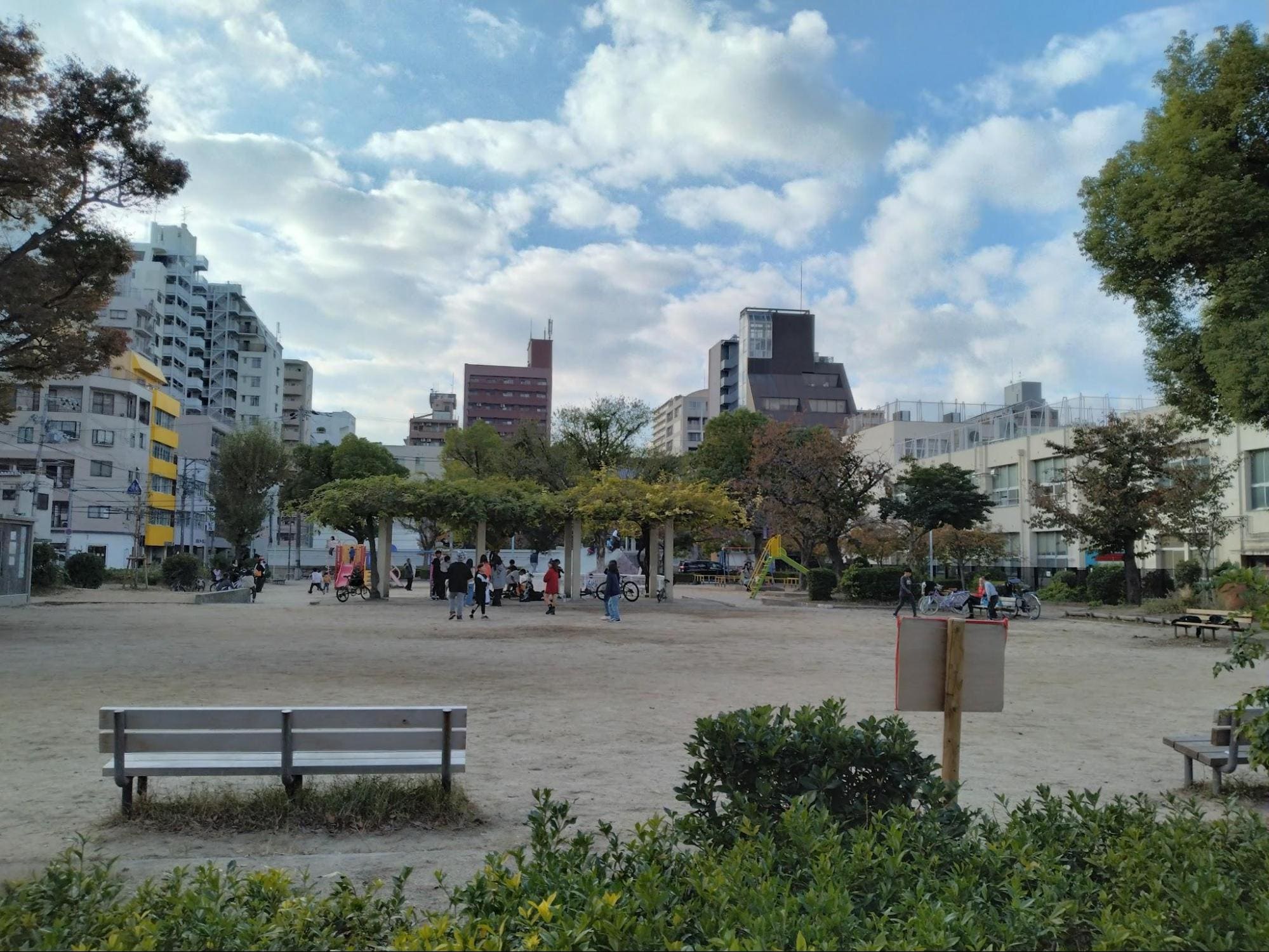阿弥陀池公園（筆者撮影）