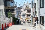 《街歩きの専門家が現地調査》神楽坂駅近く、人口約500人の新宿区築地町が地価上昇率1位になった理由とは？【10年後の地価上昇率ランキング】