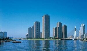 「大川端リバーシティ21」の「センチュリーパークタワー」は湾岸の象徴でもある(写真提供：三井不動産)