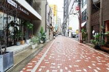 a《東京都中央区》「一般の人お断り」の問屋街だった日本橋横山町が、なぜ若者やクリエイターが集まる”ちょっと面白い街”になったのか？　専門家が街を歩いて調査【10年後の地価上昇率ランキング】