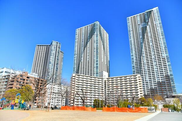 右側2棟が「THE TOKYO TOWERS」、左端が「勝どきザ・タワー」