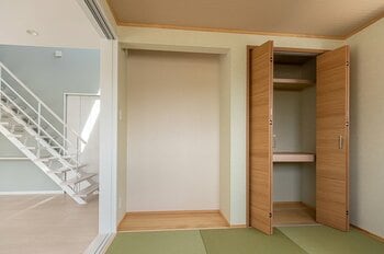 押し入れをクローゼットに変更（出典：PIXTA）