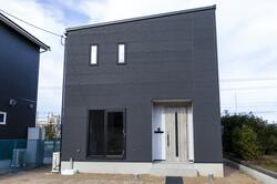 片流れ屋根の住宅