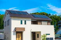a脱炭素化で、ZEH、省エネ改修は補助制度の拡充へ！　2030年に住まいの太陽光発電搭載率6割を目指す「ロードマップ」を読み解こう！
