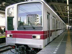 牛田駅に停車する伊勢崎線